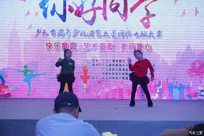 蜗牛与黄鹂鸟-随拍俏皮舞蹈。