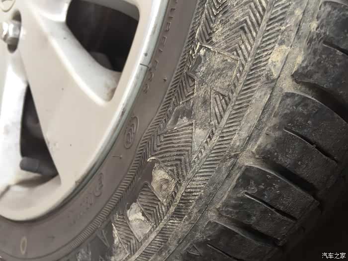 款二手奥拓改装后轮碟刹 换15寸轮毂 175 50R14 改装前刹车卡钳高清图片