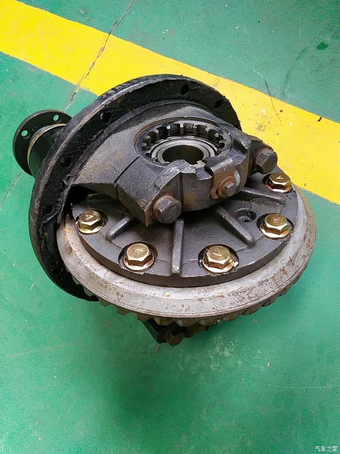 啥是中央差速器 500_wKgH1VZuGlqAMUf9AAw-UtOfFyY173.jpg