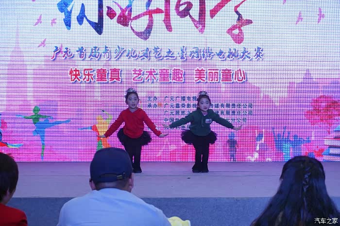 蜗牛与黄鹂鸟-随拍俏皮舞蹈。