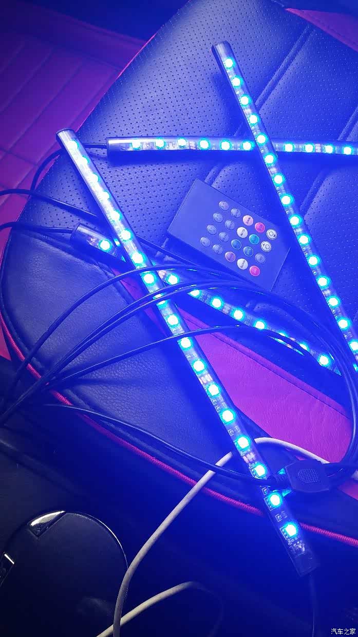 赛欧3改装车内氛围灯加扶手箱作业高清图片