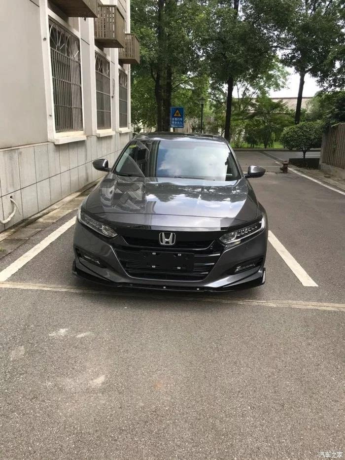 提了十代雅阁银色的车主(冰河银或太空银)能发图片来参考一下吗