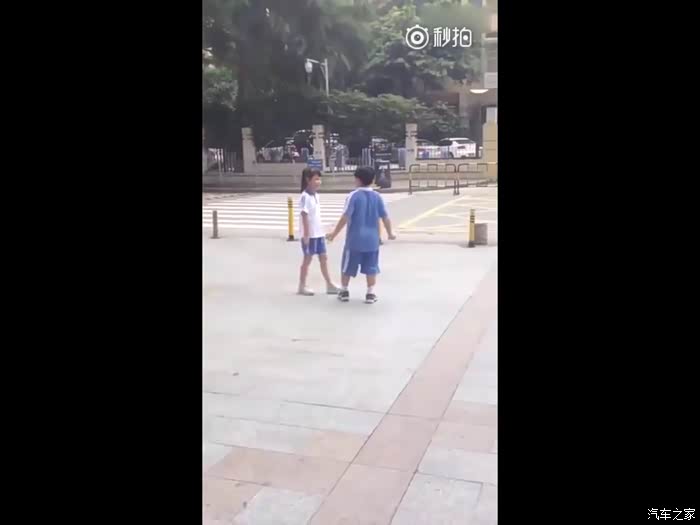 【图】网友路遇小学生当街闹分手?!小女孩儿声