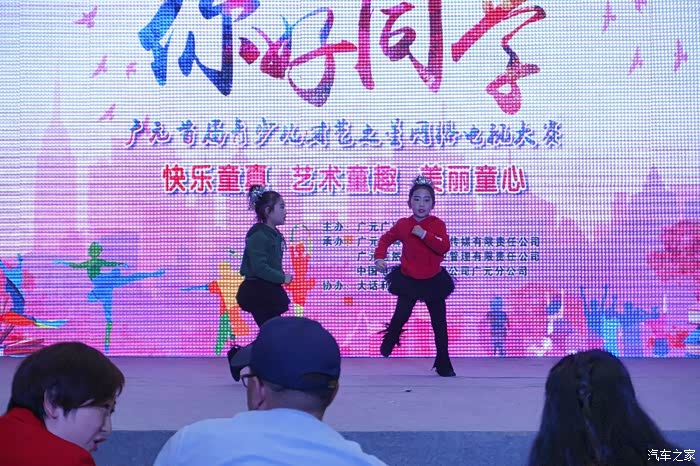 蜗牛与黄鹂鸟-随拍俏皮舞蹈。