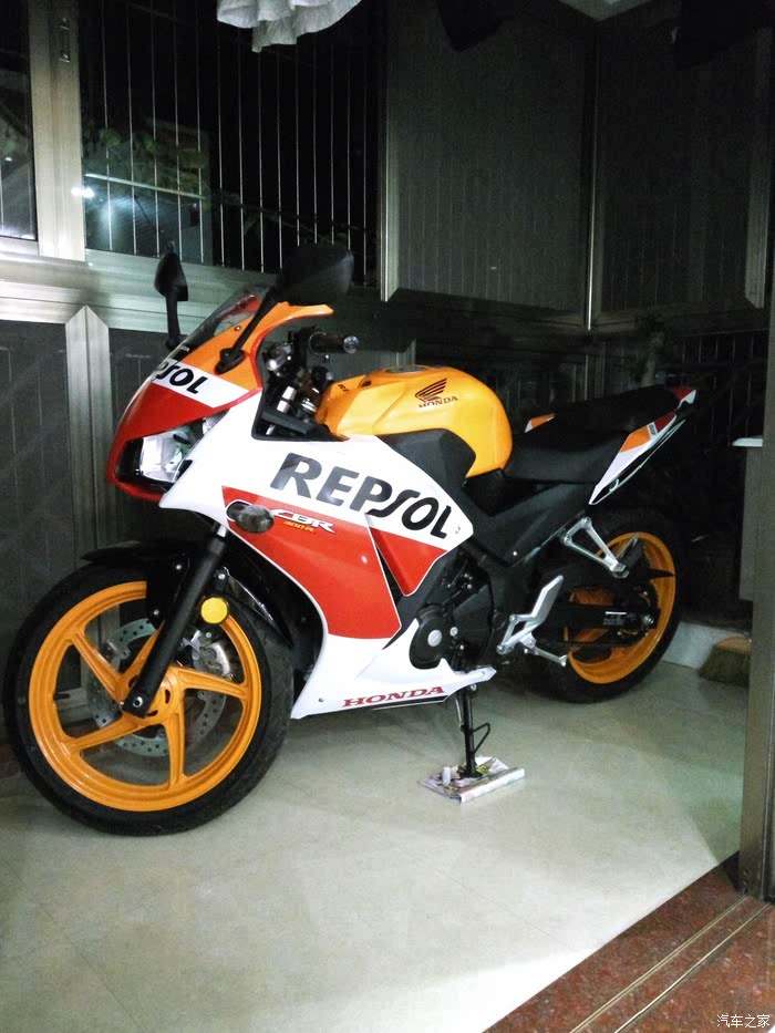 【图】cbr300r威爽花撕掉防风罩上面橙色贴纸