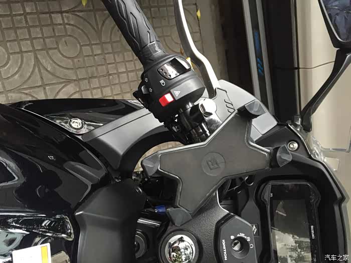 gsx250r 的手机支架装在什么地方合适,有合适的支架摩友们推荐下