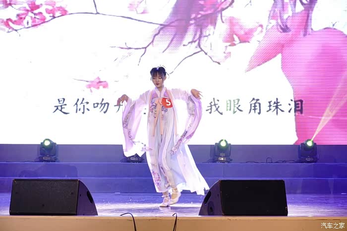 兰花指捻红尘似水---赏柔美舞蹈。