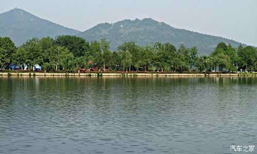 流徽榭又名水榭亭,是南京钟山风景名胜区内一处景色优美风景