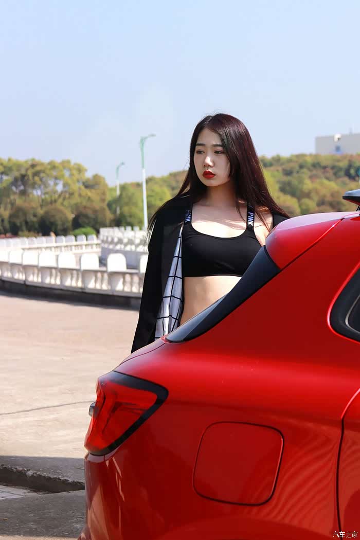 【女友当车模】樱桃樊素口,杨柳小蛮腰,这样的