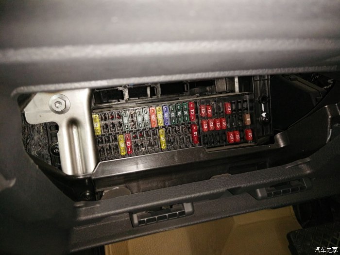 【17款帕萨特】安装行车记录仪保险盒取电全过程分享