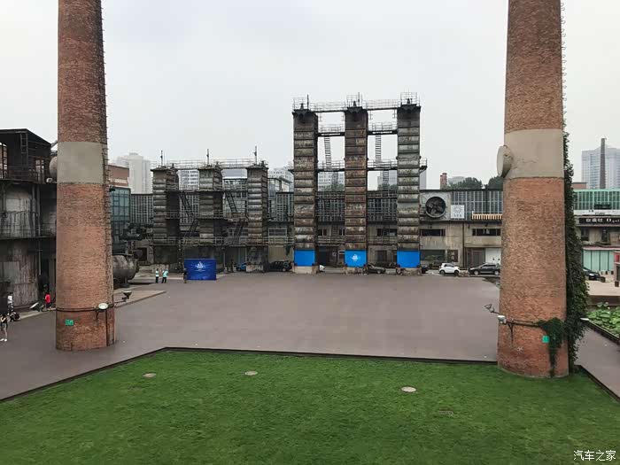 798艺术中心位置 500_ChcCQFtJPK6ASXa_AAUBDvBT7Sg024.jpg