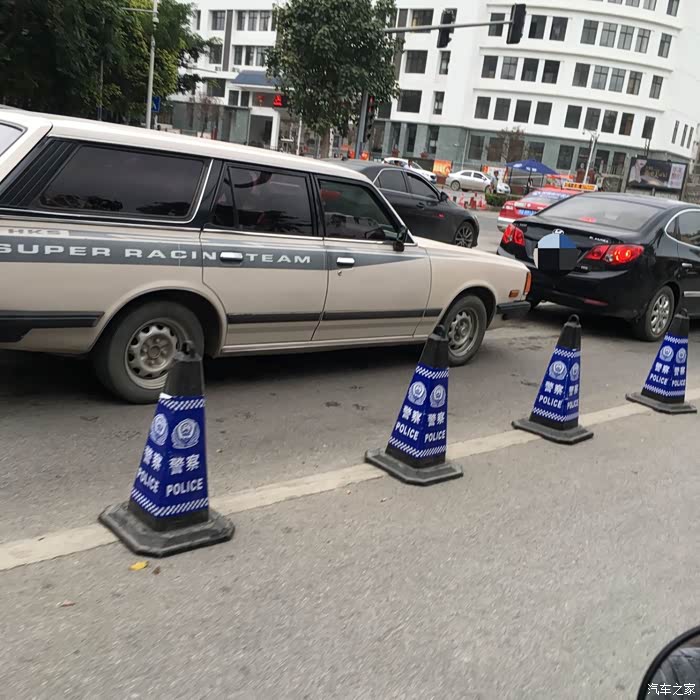 看图猜成语上下两辆车_看图猜成语(2)