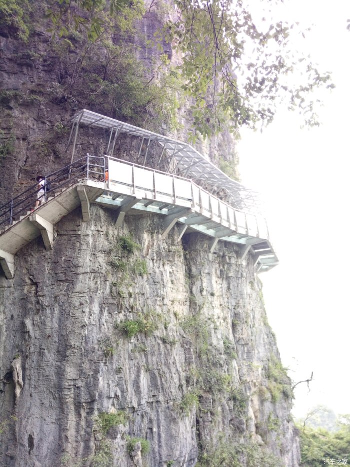 玻璃栈道远景,有点怕