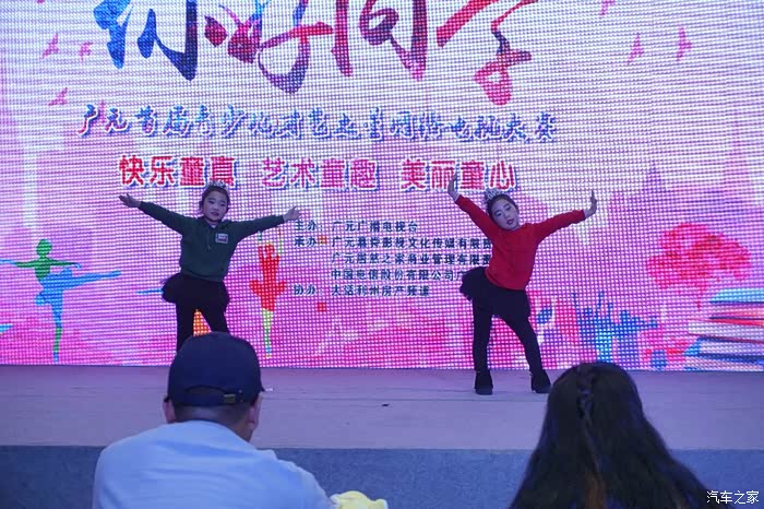 蜗牛与黄鹂鸟-随拍俏皮舞蹈。