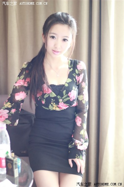 【媳妇当车模】 可爱漂亮媳妇 更新ing(新浪微