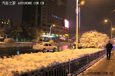 夜晚雪景随拍(我家小宝拍的哦!