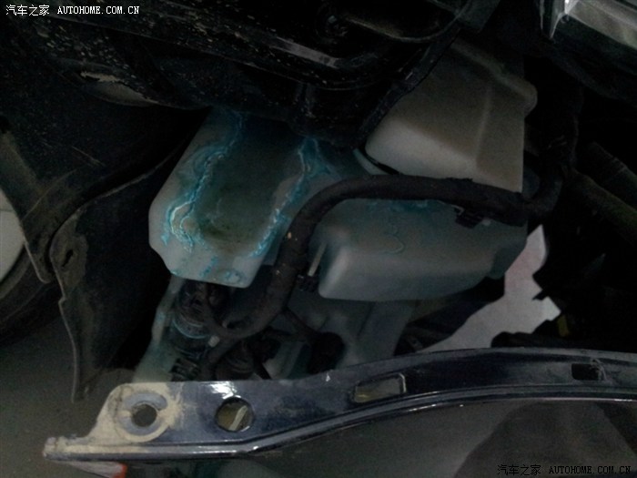 【图】清洗剂黄灯亮,发现漏玻璃水,出保前更换