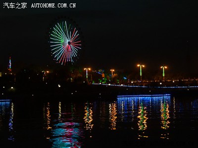 晚饭后前往喀什东湖公园看夜景,这个公园是免费的.