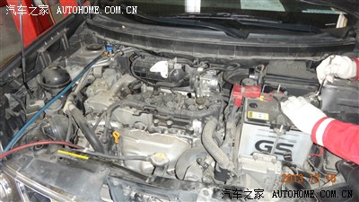 开始拆了,先卸电瓶大线,收氟利昂,放机油,放防冻液