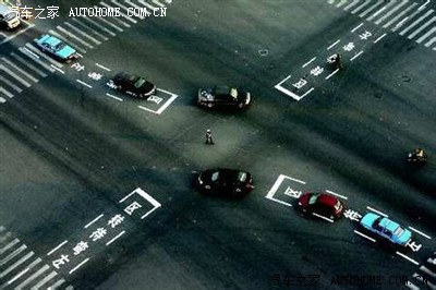 有待转区的十字路口,怎么正确调头呢