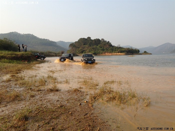 广东马帮攀登佛山第一峰,涉水四堡水库.