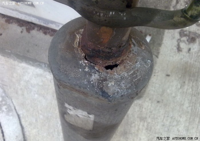 【图】排气管中段锈穿漏气,换了个新的。