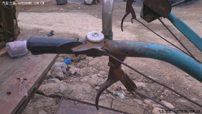 勾起回忆--手扶式拖拉机作业