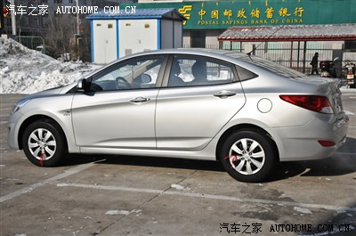 北京现代瑞纳1.4手动标准星辉银提车作业!