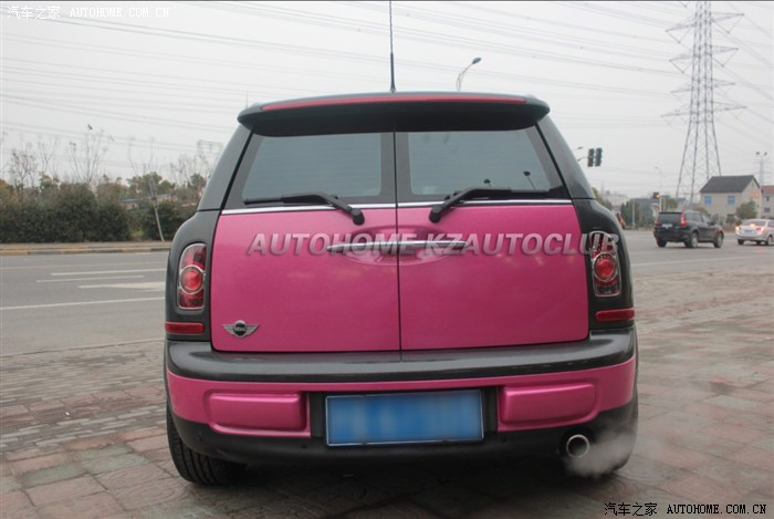 宝马MINI 轮毂改喷亮黑漆，全车粉红色贴膜 