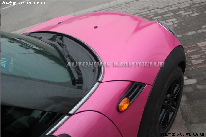 宝马MINI 轮毂改喷亮黑漆，全车粉红色贴膜 