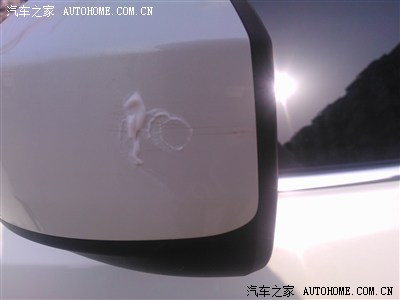 牙膏去划痕有效果哦,上图了。(更新牙膏图,右边