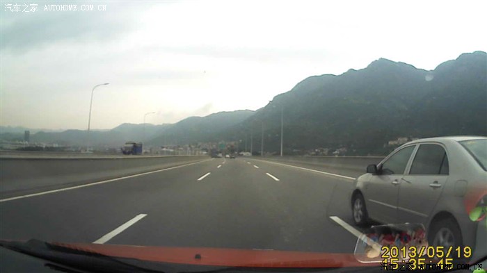 开高速犯困,差点来个刺激的。