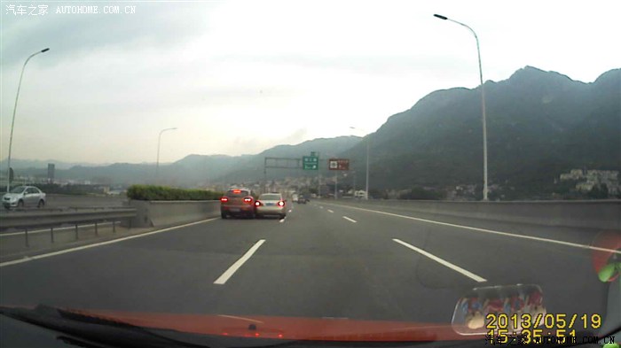 开高速犯困,差点来个刺激的。