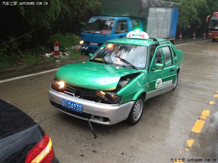 【图】新下地两天的e260l 被的士追尾_奔驰E级