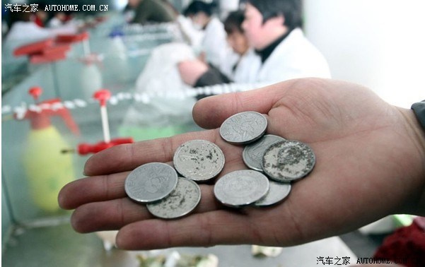 大龄男青年,无房无车无女人,这苦逼的社会,活着