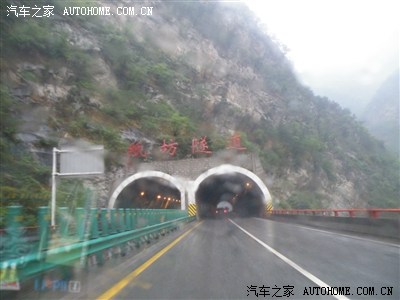 g5京昆高速公路秦岭段隧道真多 这是第一个吧