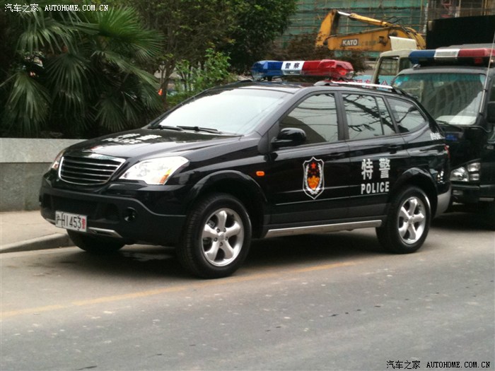 在上海街头看到的w5版特警警车,传说中的行政版