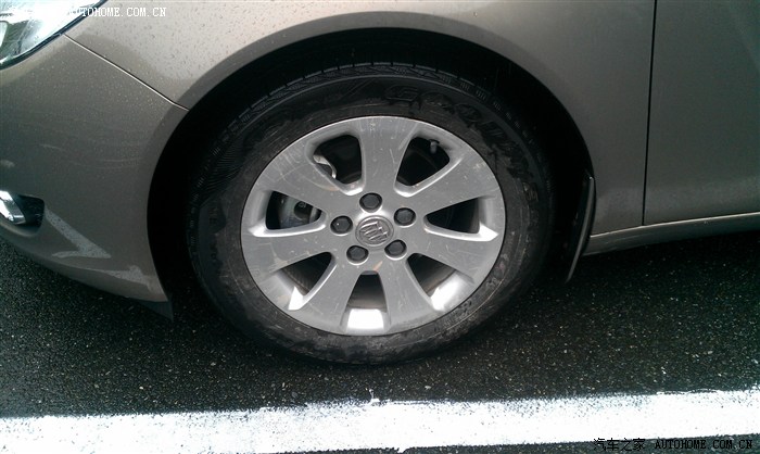 【图】前轮胎被车压的太扁,过石子路昨暴