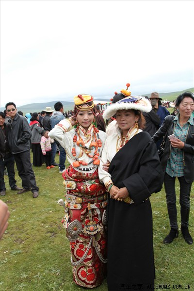 甘孜州石渠县服饰表演