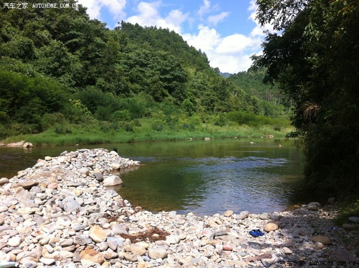 游泳回来…痛并快乐着…附上靓女泳装图~~