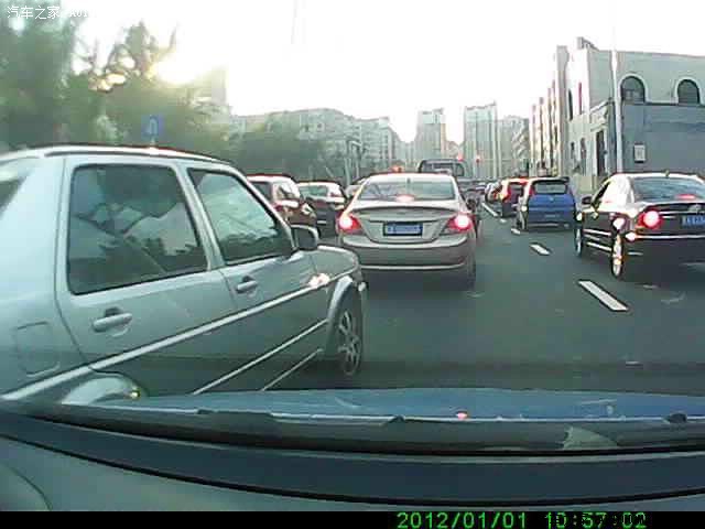 【图】7月6日哈尔滨职工街一个没素质的司机