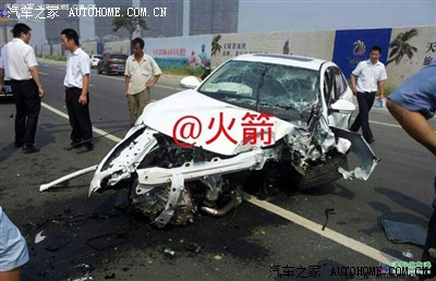 艾瑞斯7撞车图片