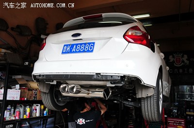 新福克斯1.6两厢风尚改装(ST后杠+巨石中出等