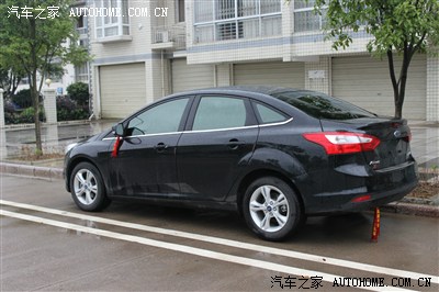 (黑新福)新福克斯1.6MT三厢风尚银沙黑高清多