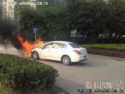 标致308跟丰田卡罗拉哪个适合工薪家用?