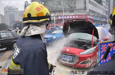 标致308跟丰田卡罗拉哪个适合工薪家用?