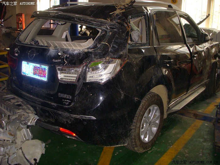 为车主祈福:S7高速碰撞翻滚,安全性过硬。