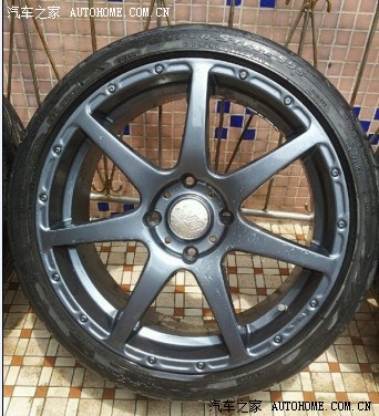 出一套RAYS正品17寸轮毂配普利司通轮胎