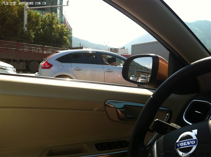 【图】高速超载。儿童坐副驾驶。怕是要不的