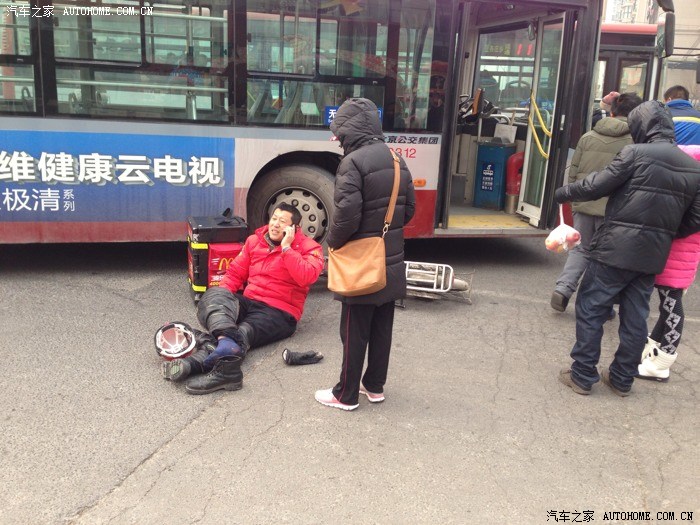 【图】公交车又撞人了,大悦城门口